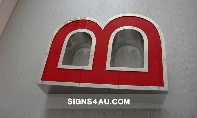 led-acrylic-front-lit-channel-letters-with-mirror-polished-stainless-steel-border